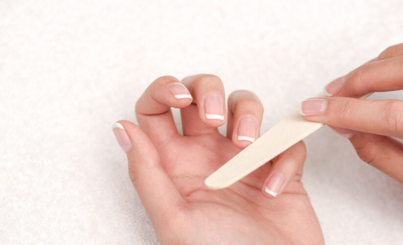 How to Clean Nails to Make Them White and Healthy