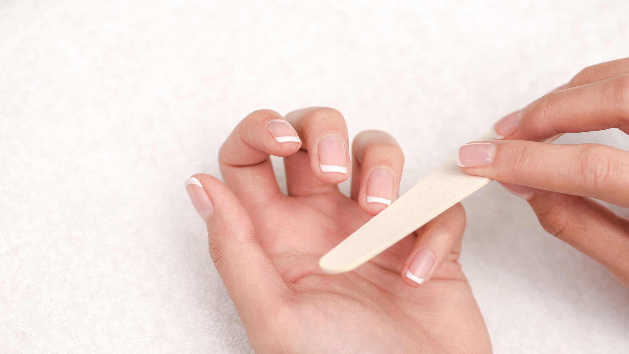 How to Clean Nails to Make Them White and Healthy
